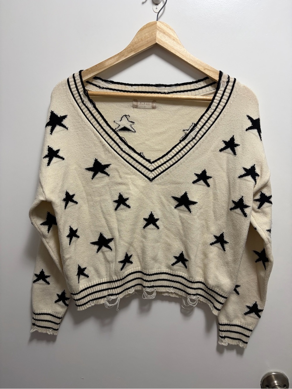 Altar'd State Cropped Knit Distressed V Neck Star Sweater Women’s Size Small